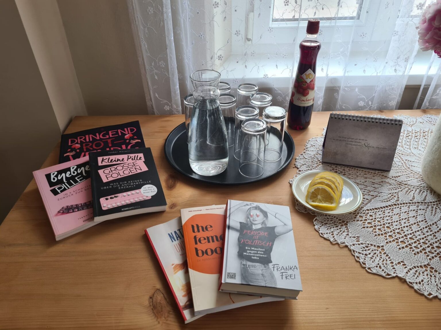 Bücher, Getränke, Sirup